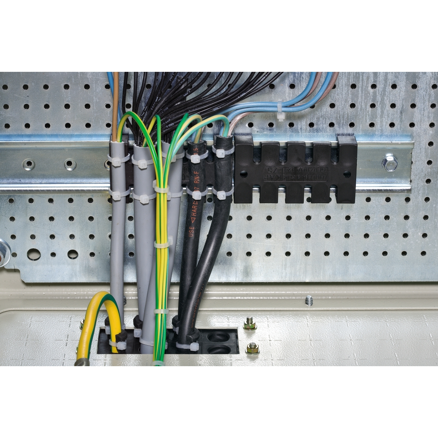 NSYSCCDINLG75, Schneider Electric